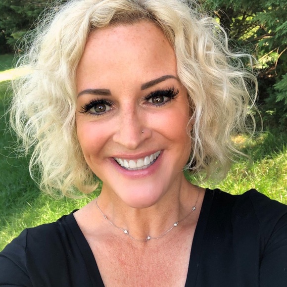 Meet your Posher, Elizabeth - Picture 1 of 1